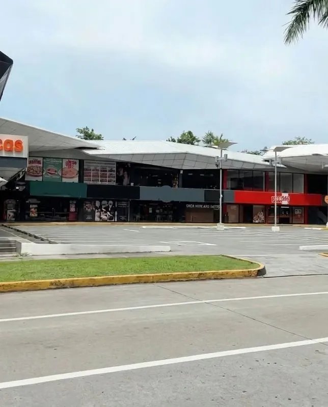 OPORTUNIDAD DE INVERSIÓ/PLAZA COMERCIAL EN VENTA