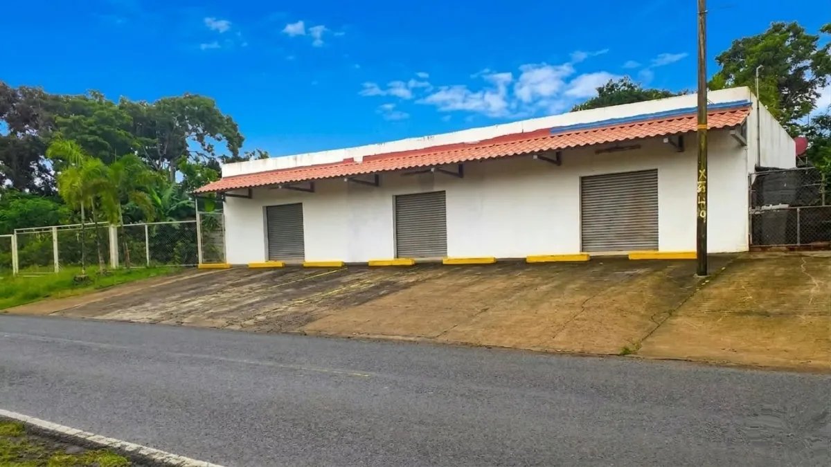 EL ESPINO PLAZA COMERCIAL EN VENTA