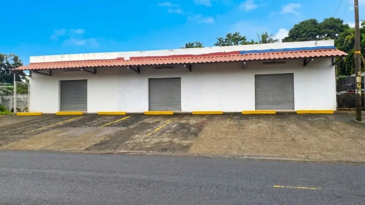 EL ESPINO PLAZA COMERCIAL EN VENTA