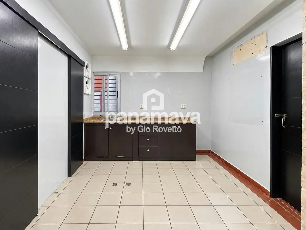 Ponto Comercial para Alugar em Vía Porras