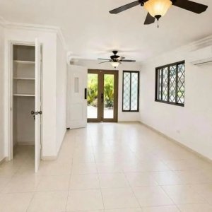 House for Sale in Albrook