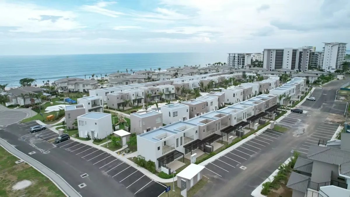 Apartamentos de Playa en Venta en Playa Caracol | Desde $148,465 | Chame