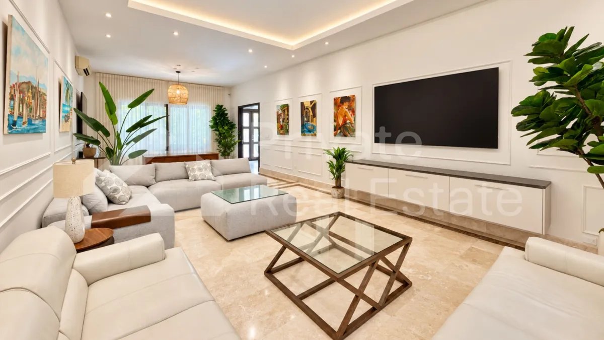 Casa à Venda em Costa Del Este