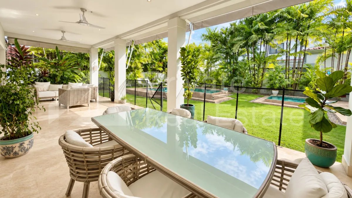 Casa à Venda em Costa Del Este