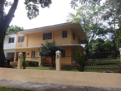 37392 - Curundú - houses - altos de curundu