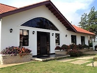 74840 - Ciudad de Panamá - casas - altos de cerro azul