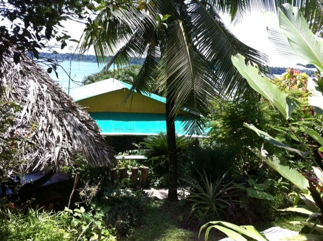 Beverly's Hill Guest House en Main Street Bastimento, Bocas del Toro.