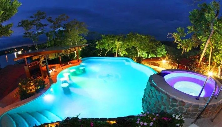 Beautiful Eco Lodge in a emerging hot spot of Panama, reduced by almost 50 %