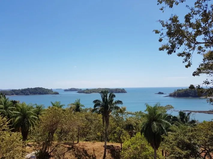 Absolute beauty: house with pool and private beach overlooking ocean and islands